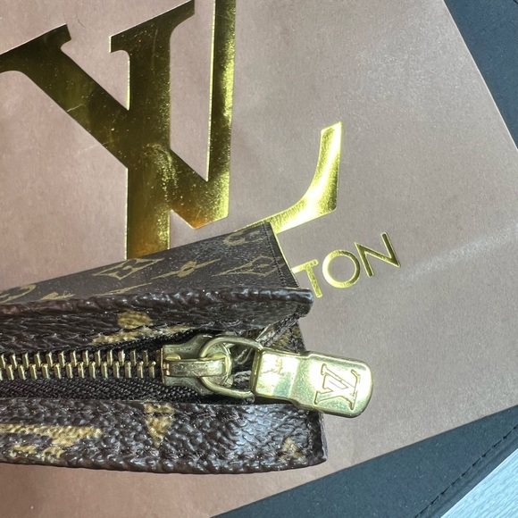 Authentic Louis Vuitton Crossbody - Picture 8 of 10